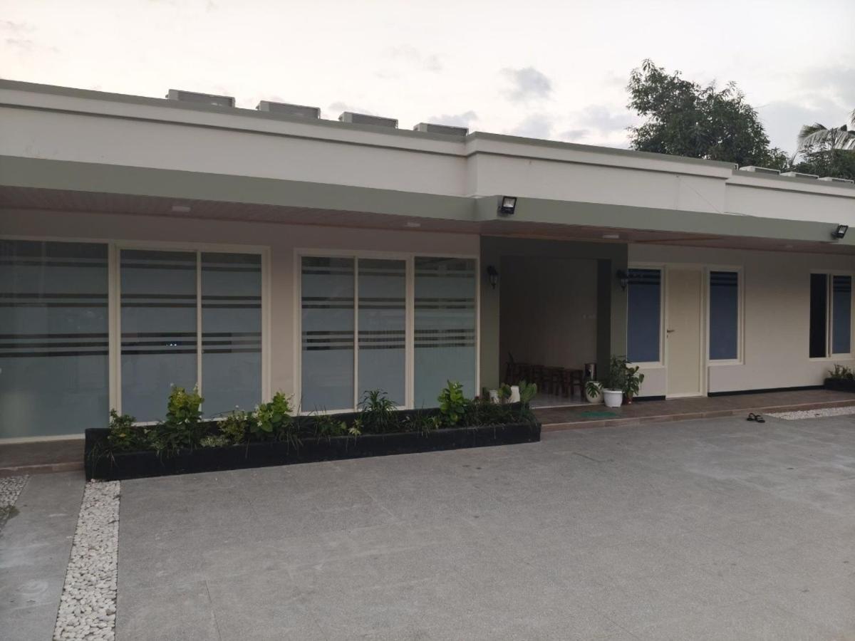 El Nipa Hotel Labuan Bajo Bagian luar foto